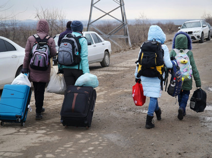 People rushing to the bus stop at the border crossing point in Mayorsk, Donetsk area